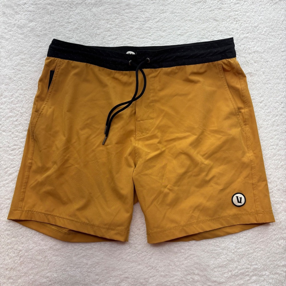 Vuori Cruise Boardshorts Mens 30 Mustard Tan Black Recycled Stretch V359